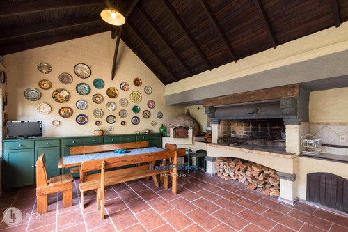 Venta | Casa 5 Dormitorios Reciclada Con Fondo Y Psicina