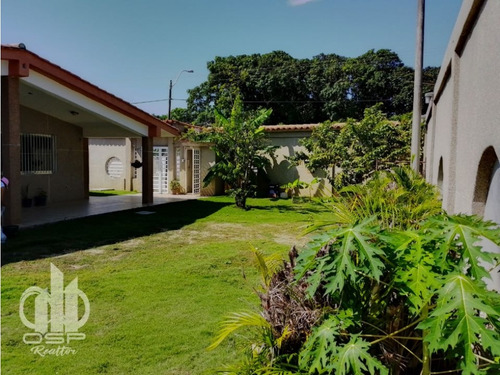 En Venta Casa Con Piscina En Higuerote + Anexo (pe)