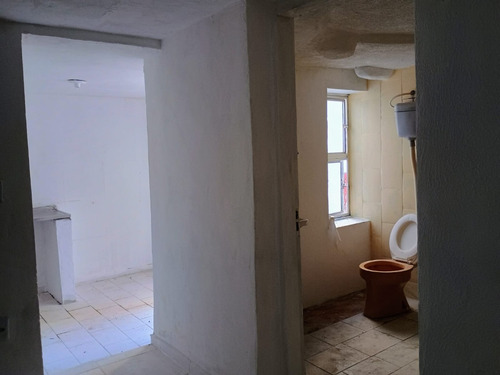 Casa Simples, 2 Dorm., Independente, A 700 Metros Do Metrô Jabaquara. Aluguel 850 Reais