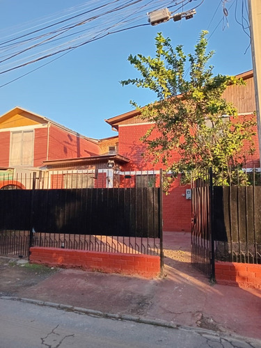 Casa Dos Pisos Con Excelente Ubicación *se Acepta Subsidio