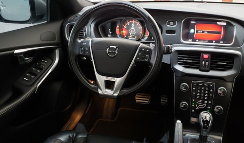 Volvo V40 2.0 T5 R-design Gasolina 4p Automático