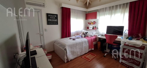 Casa De 4 Dormitorios En Venta En Solar Del Bosque, Canning