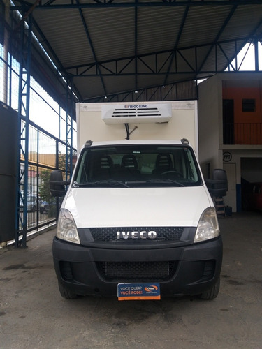 Iveco Daily Daily 35s14 Com Bau Refrigerado Piso Canaletado