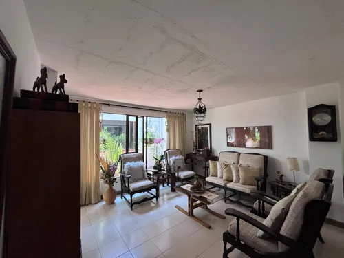 Casa En Venta En La Castellana. Cod V16608