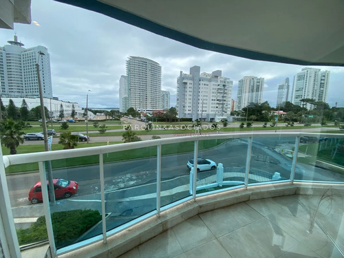 Departamento En Venta De 3 Dormitorios En Casino Tower, Punta Del Este