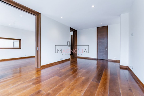 Casa En Venta De 5 Dorm. En Lo Barnechea