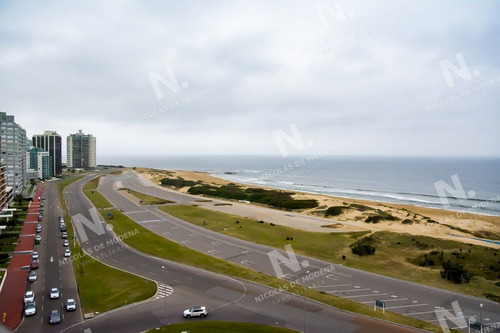 Imagen 12 de 28 de Apartamento En Venta De 3 Dormitorios En Edificio Imperiale. - Punta Del Este Brava