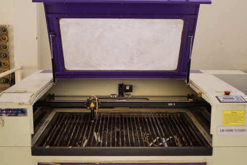 Máquina De Corte A Laser Com 1 Agulha