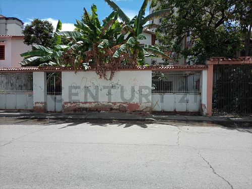 Terreno Con Casa Antigua En Venta