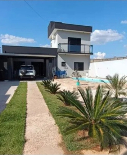 Casa Com Piscina E 3 Dormitórios