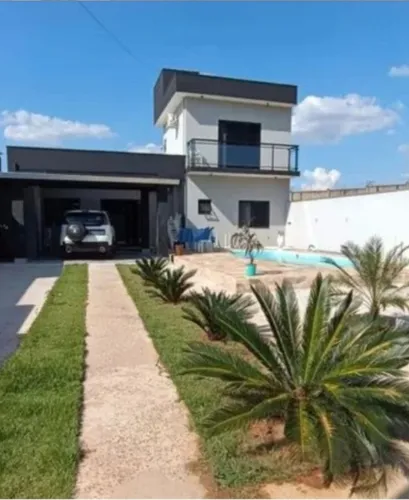 Casa Com Piscina E 3 Dormitórios