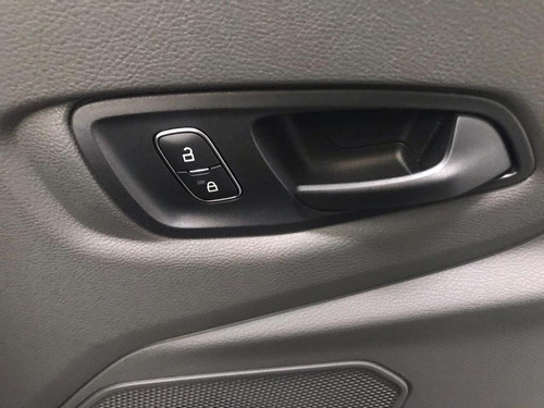 Imagen 6 de 14 de Ford Transit 2.2 Furgon Mediano Techo Elevado 350m