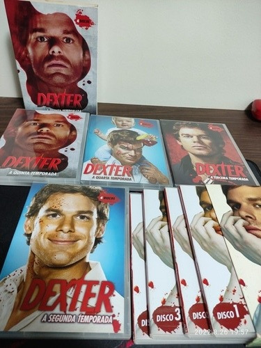 Dvds Série Dexter 1 A 5 Temporada! (Usado)
