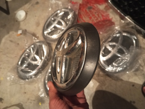 Emblema Original Toyota Hilux 2016-2020 - Parte 070218b (Usado)