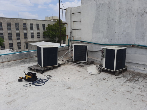 Imagen 4 de 10 de Tecnico Aire Acondicionado Instalacion Reparacion Traslados