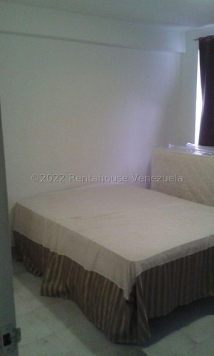 Imagen 6 de 12 de Venta De Apartamento En Urb. Maneiro, Isla De Margarita 2hab/ 3 Ba/ Malet
