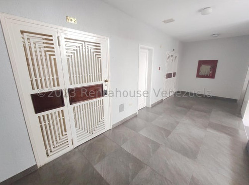 Imagen 3 de 30 de && Penthouse En Venta Al Este De Barquisimeto Lara Rah 23-23690 //invierta Seguro Con Rentahouse//