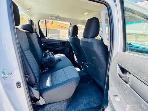 Toyota Hilux 2.7 Cabina Doble Sr Mt