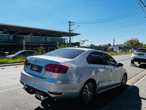 Volkswagen Jetta 2.0 Comfortline Flex 4p Automática