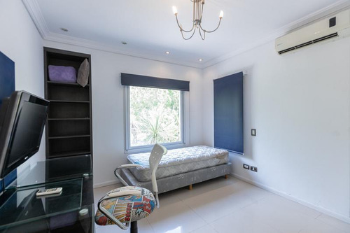 Casa De 5 Dormitorios En Venta En Solar Del Bosque. Canning-ezeiza-san Vicente.