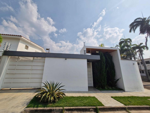 Casa Moderna En Venta En Trigal Norte, Conjunto Cerrado - At