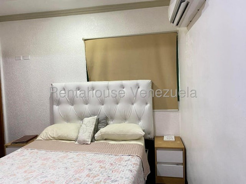 En Venta Hermoso Apartamento En Urb. La Soledad #25-21841 Rm
