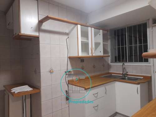 Casa Dos Pisos . Excelente Conectividad,