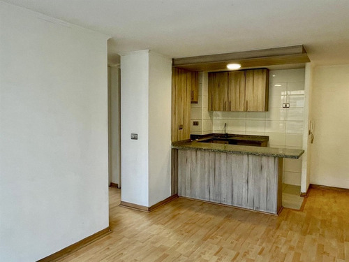 Departamento En Arriendo De 2 Dorm. En Calle Carmen