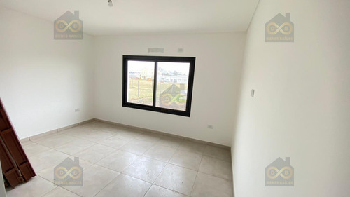 Casa En Venta En Santa Lucia, Pilar Del Este, Pilar