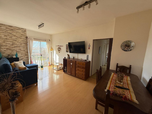 Venta De Departamento 3 Ambientes A Metros Del Centro De Wilde, Excelente Ubicacion.