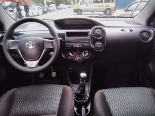 Imagem 8 de 10 de Toyota Etios 1.3 X 16v Flex 4p Manual