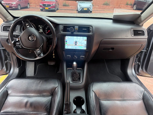 Volkswagen Jetta Comfortline 2.0 Automático  Modelo 2015 