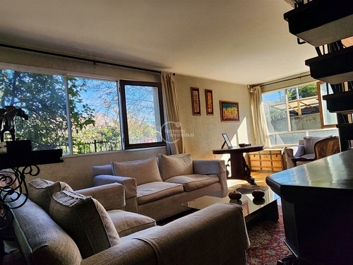 Casa En Venta De 5 Dorm. En Las Condes