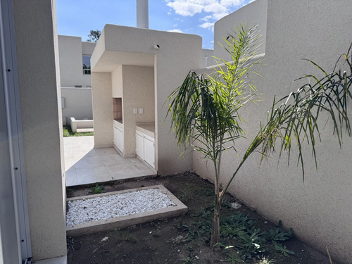 Venta Casa 3 Dormitorios Estrenar Fisherton Barrio Cerrado