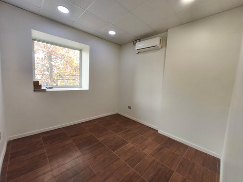 Gran Piso Comercial Con Planta Libre, Privados, Ascensor.