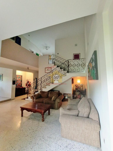 Casa Con Zonificacion Comercial Y Residencial En Venta Callejon Mañongo Angela Garcia Git