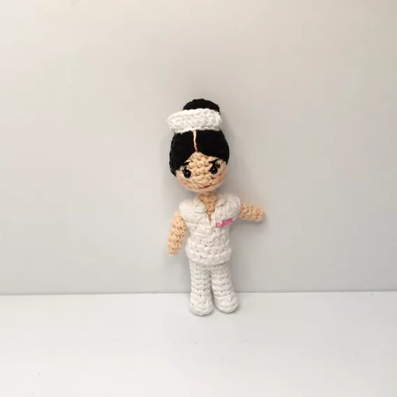 Muñeca Enfermera Tejida A Crochet De 10cms De Altura
