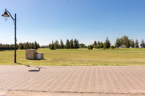 Imagen 3 de 14 de Venta De Lote En Sector Golf, La Providencia Canning