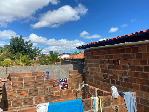 Casa Com 2 Quartos Cozinha Banheiro Garagem