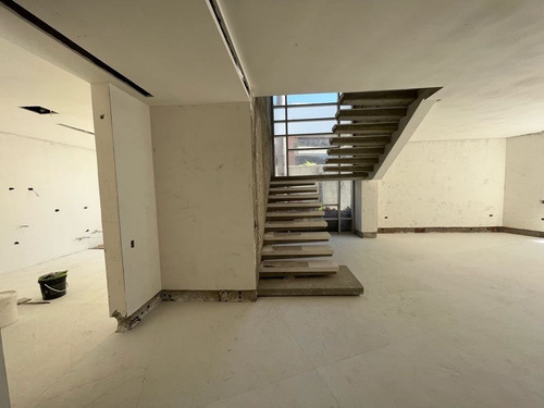 Imagen 5 de 17 de Venta Apartamento Pb Duplex 3h+s/3b+s/5p Altamira