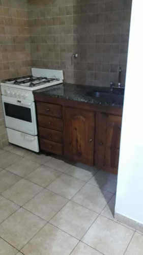 Imagen 3 de 9 de Casa En Venta Moron 3 Amb