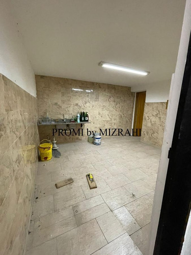 Imagen 9 de 27 de Edificio Comercial - Once