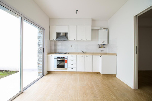 Imagen 14 de 30 de Triplex 5 Ambientes Con Jardin A Estrenar En Florida