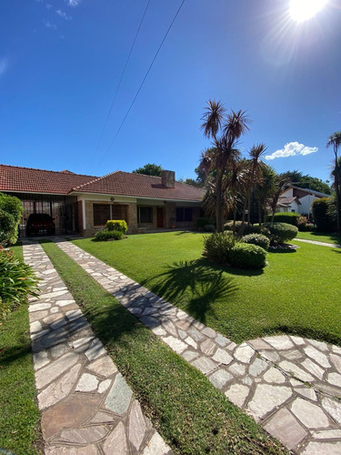 Imagen 1 de 20 de Chalet 5 Ambientes Con Espectacular Parque En Ezeiza