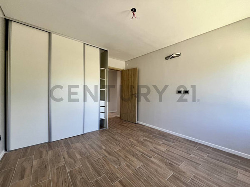 Venta | Casa 2 Dormitorios + Comodin. Fisherton, Rosario.
