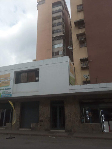 Se Alquila Apartamento  Res. Tamarindo, Calle Libertad Norte. Entre Santos Michelena Y Boyacá