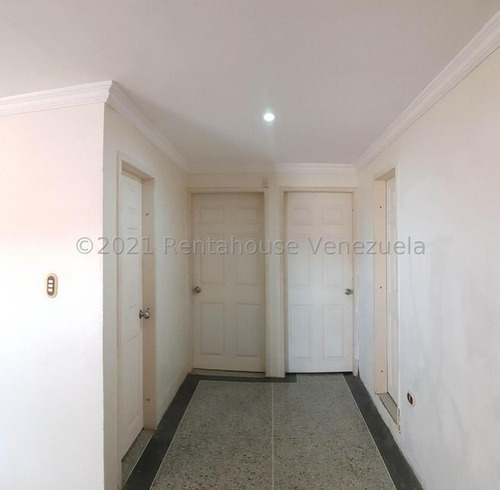 Imagen 6 de 18 de Hermosa Casa Ubicada En Urbanismo Privado Al Este De La Ciudad Y Con Vigilancia Permanente. 0412780070 Cod Mls 22-9662