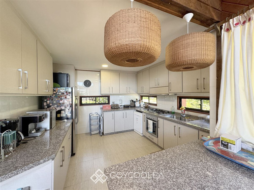 Casa En Venta De 6 Dorm. En La Estrella