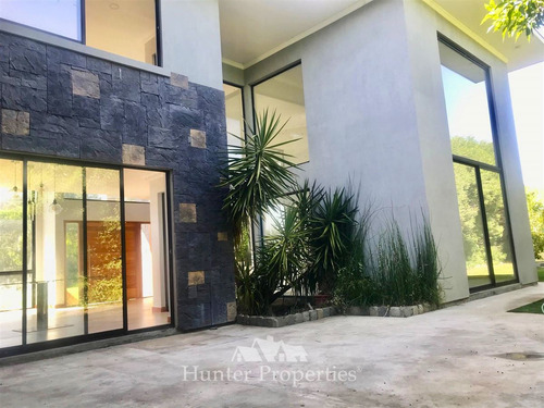 Casa En Venta En Oferta De 5d 5b De 579 M2 En Unihue Talca