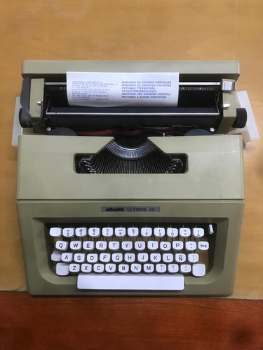 Máquina De Escribir Olivetti Manual Portátil Nueva